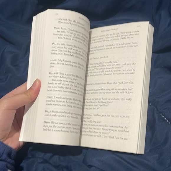 daisy jones and the six brand new book - Picture 4 of 5